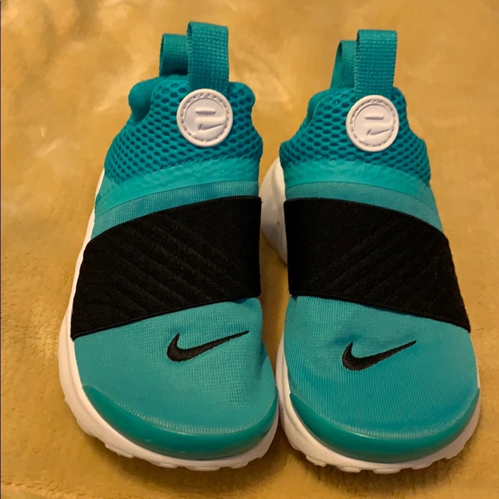 Girls Nike slide on  shoes